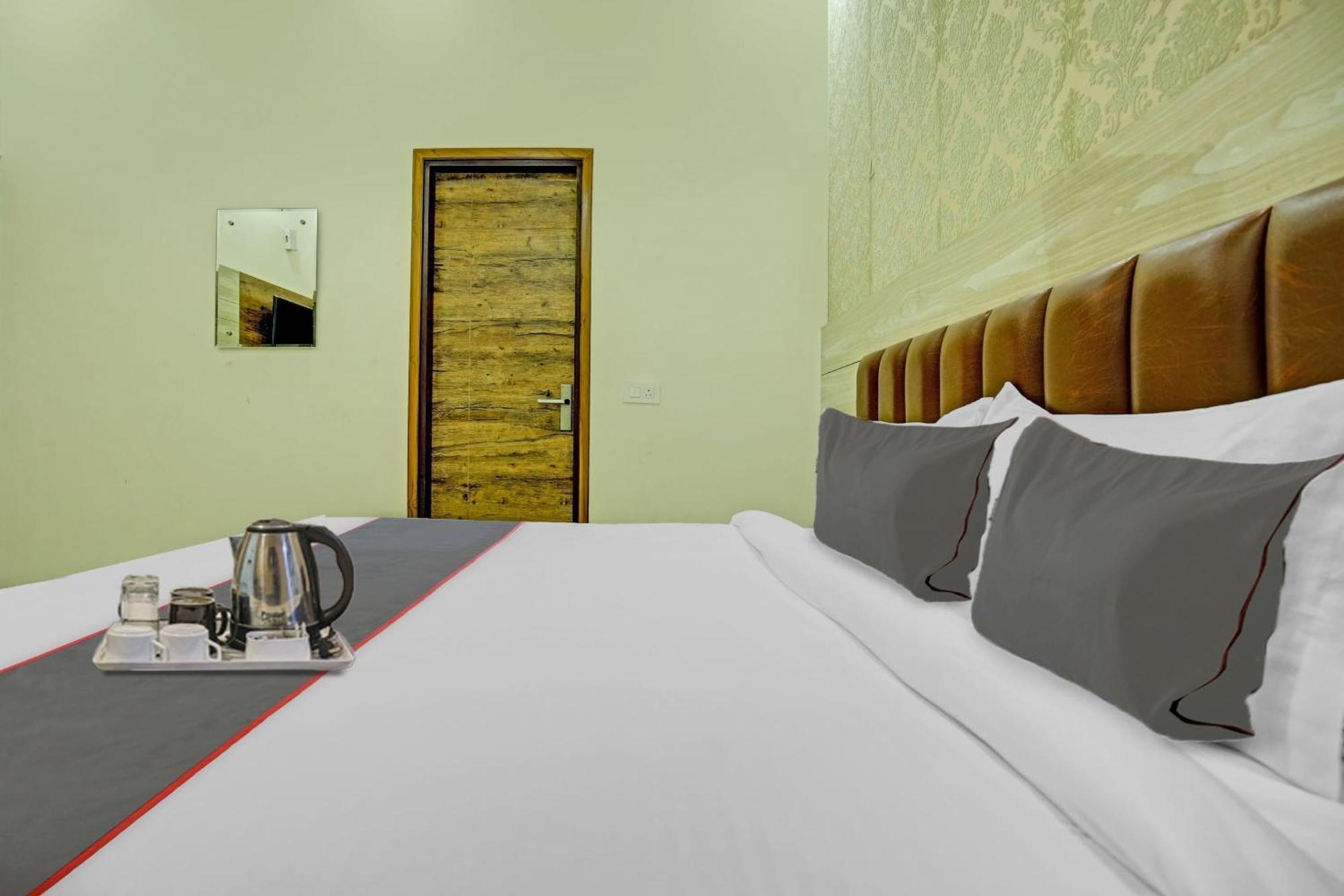 Collection O Rd Hotel Zirakpur ภายนอก รูปภาพ