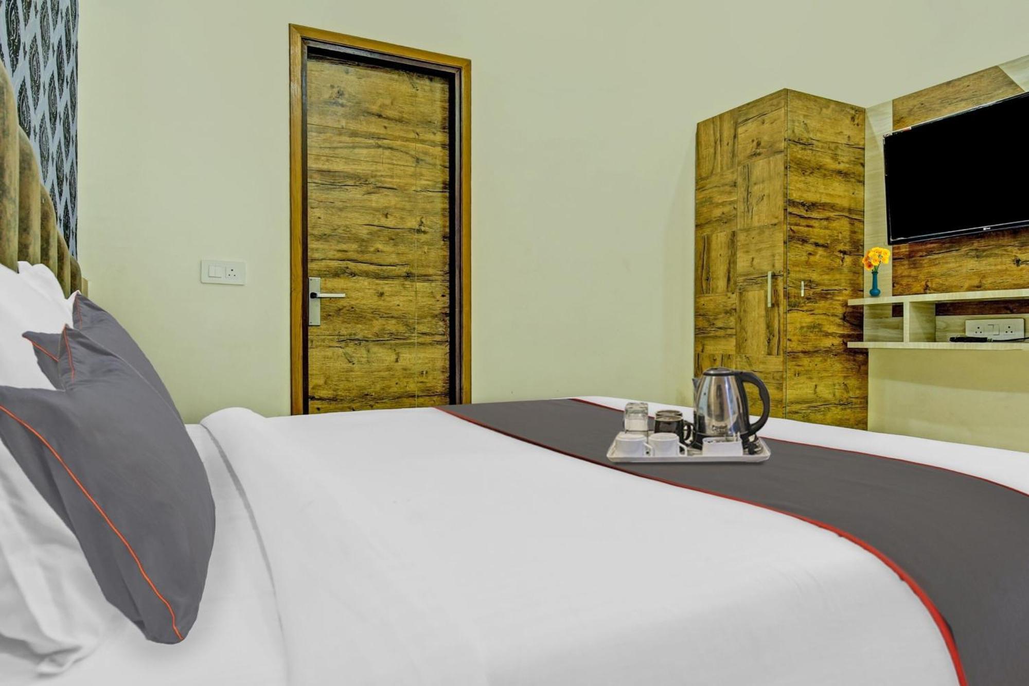 Collection O Rd Hotel Zirakpur ภายนอก รูปภาพ