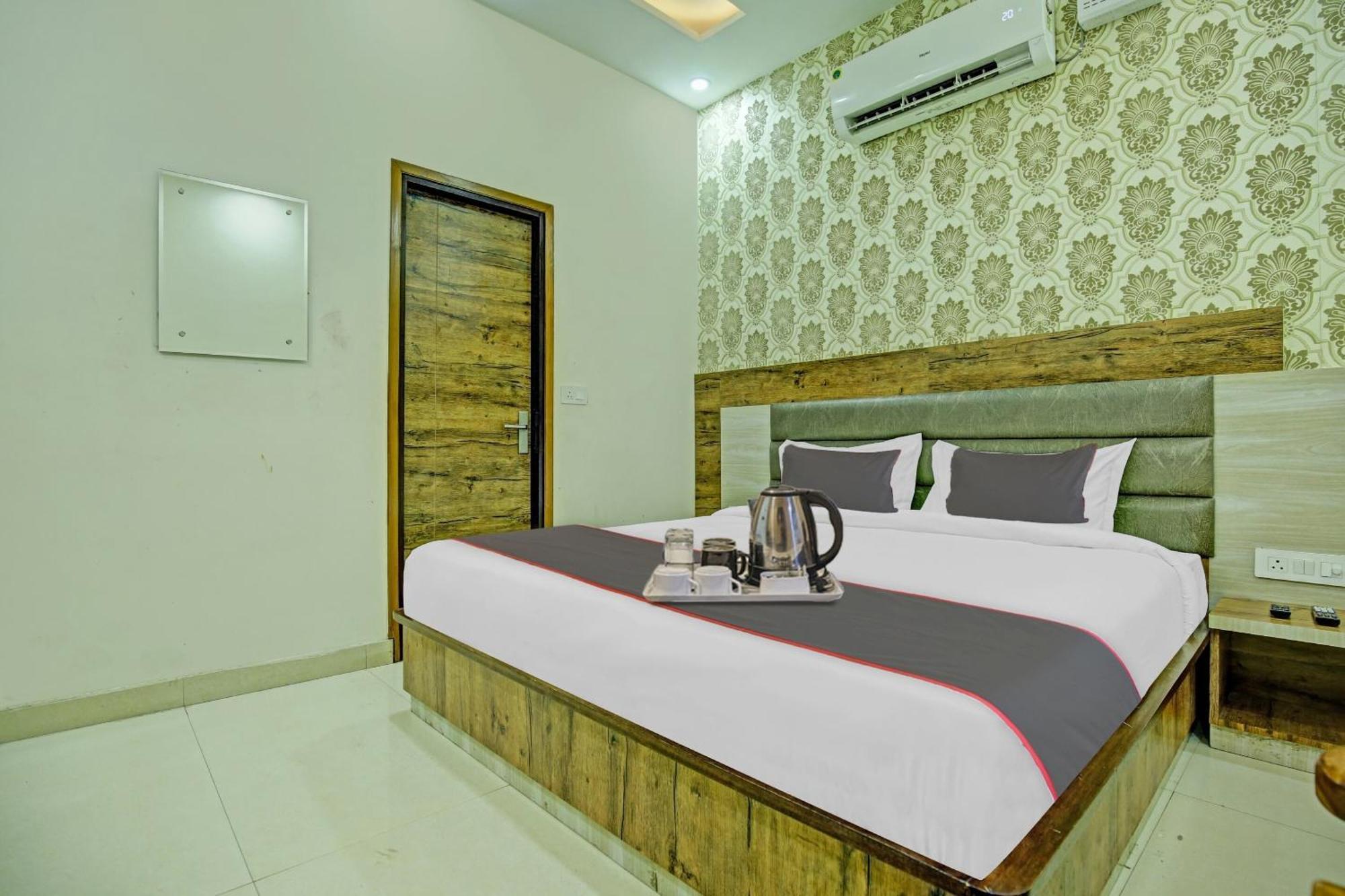 Collection O Rd Hotel Zirakpur ภายนอก รูปภาพ