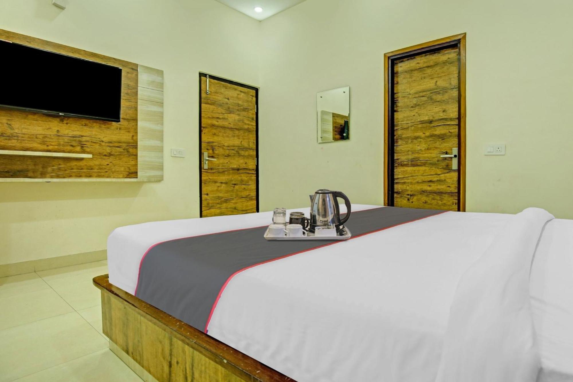 Collection O Rd Hotel Zirakpur ภายนอก รูปภาพ